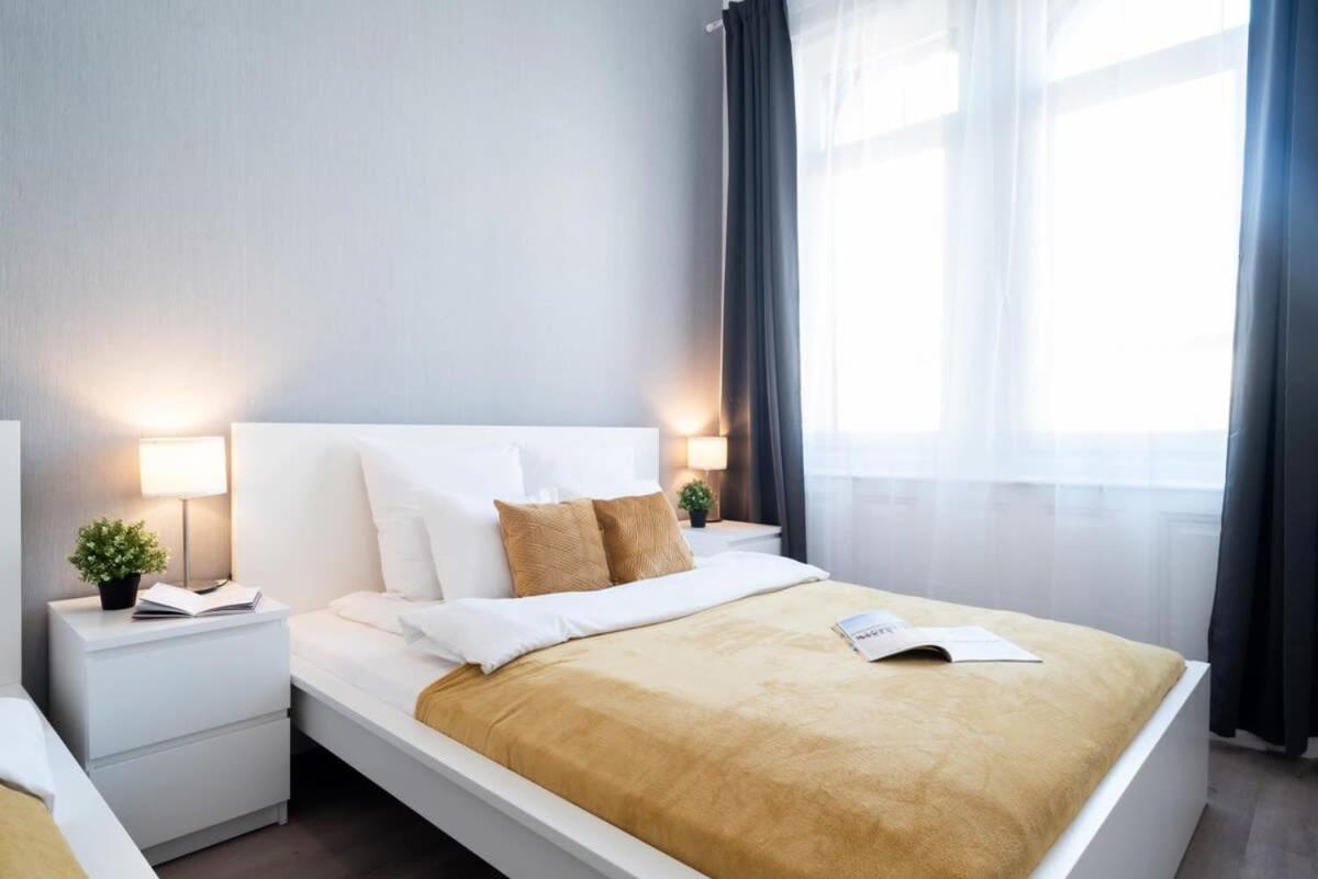 Large Apartment At Perfect Central Location Budapest Exterior photo