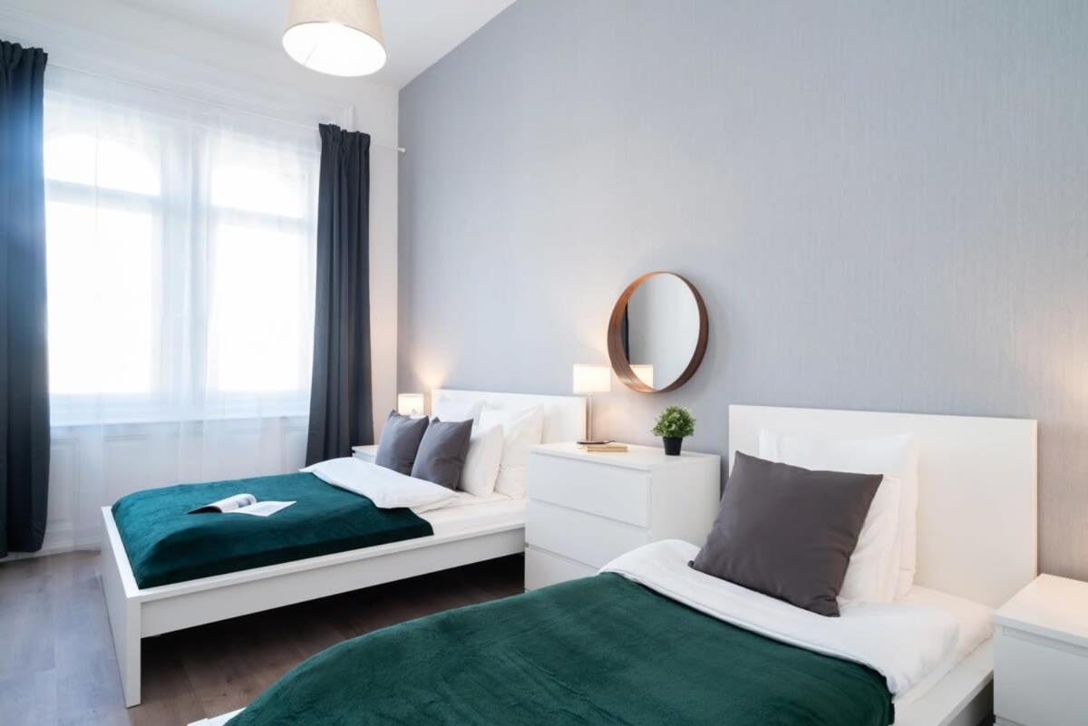 Large Apartment At Perfect Central Location Budapest Exterior photo